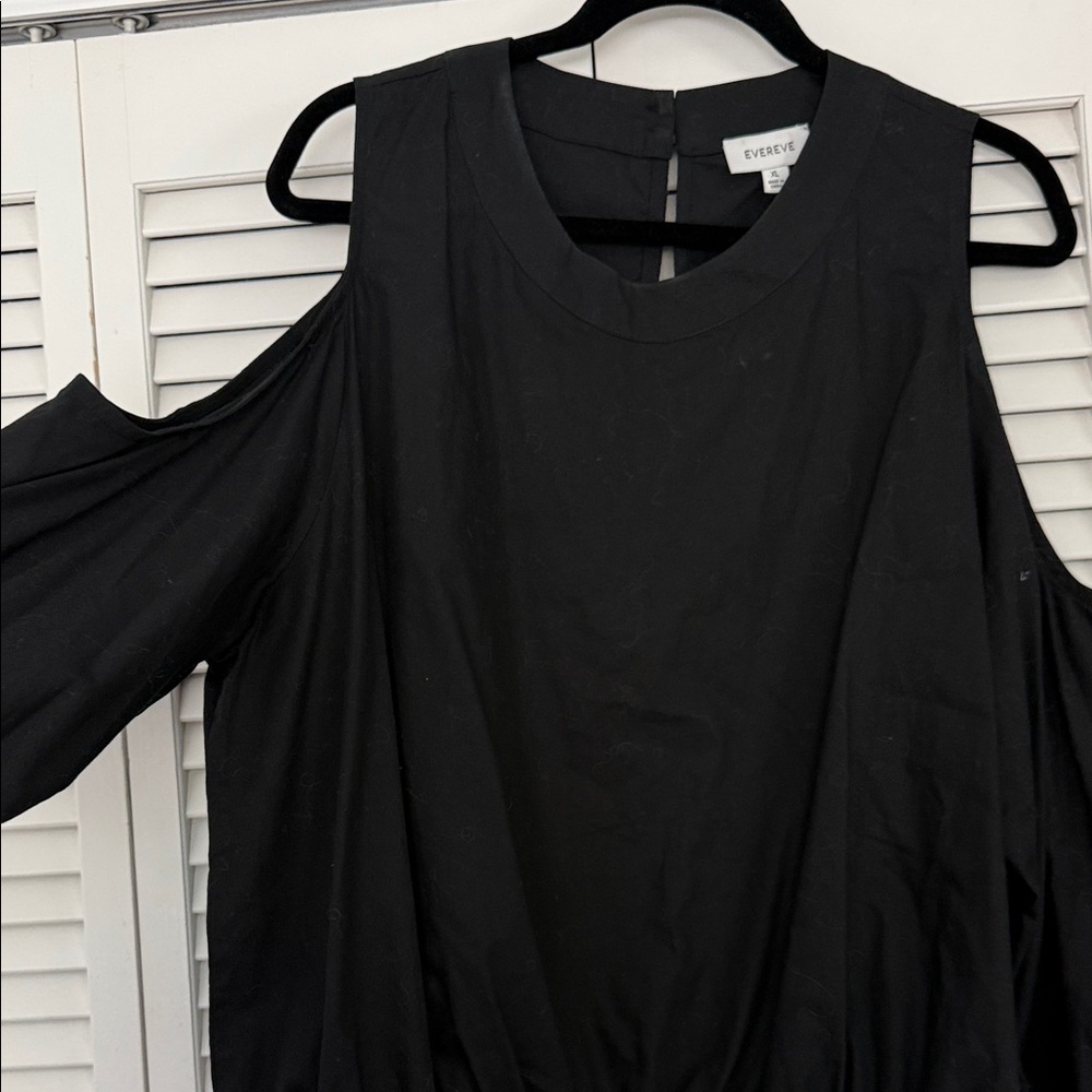 Evereve Classic Black Blouse
